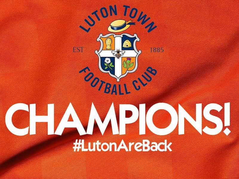 Trang phục và logo Luton Town